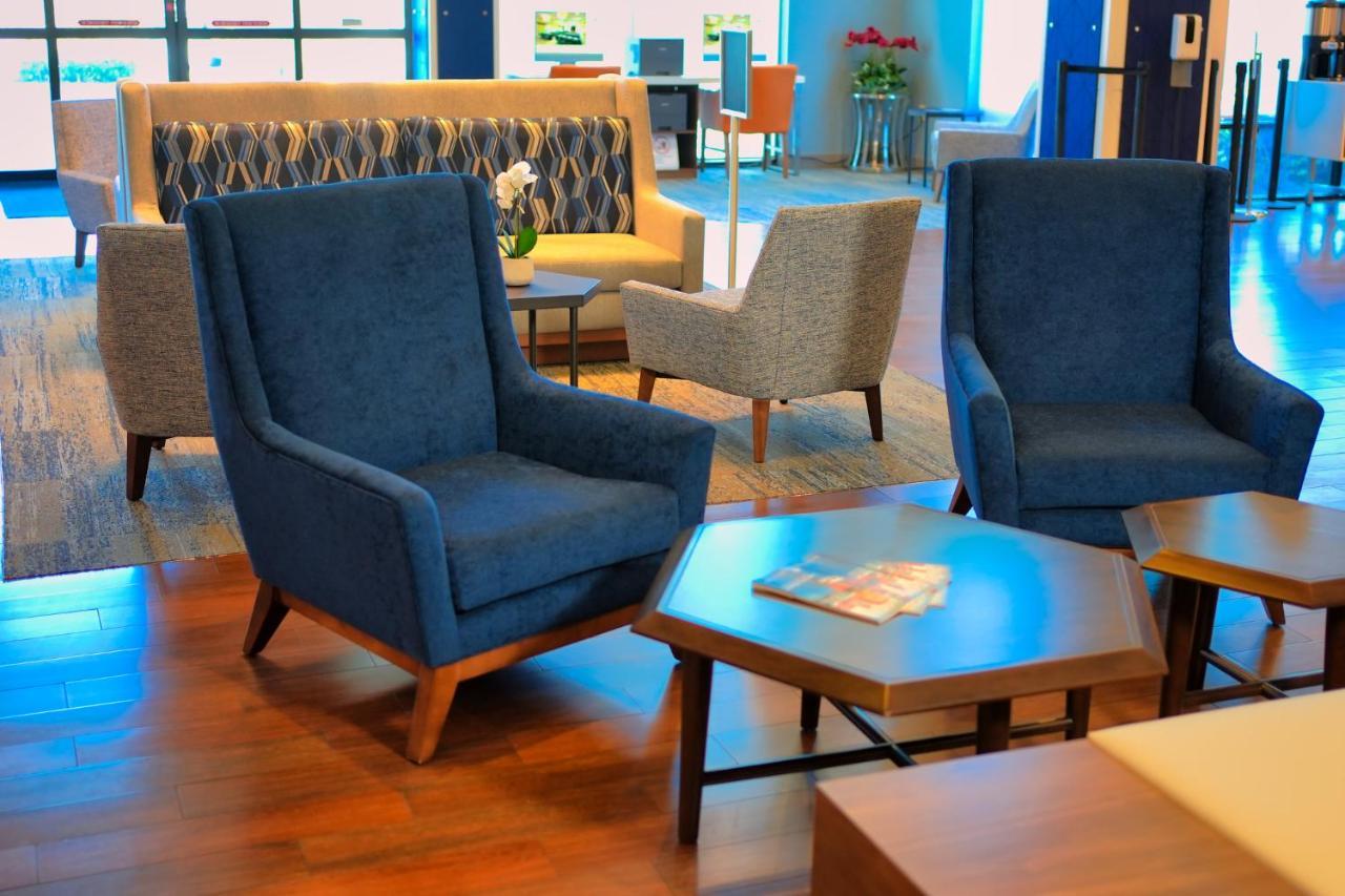 Holiday Inn Express Hotel & Suites Tampa-Oldsmar By Ihg Екстериор снимка