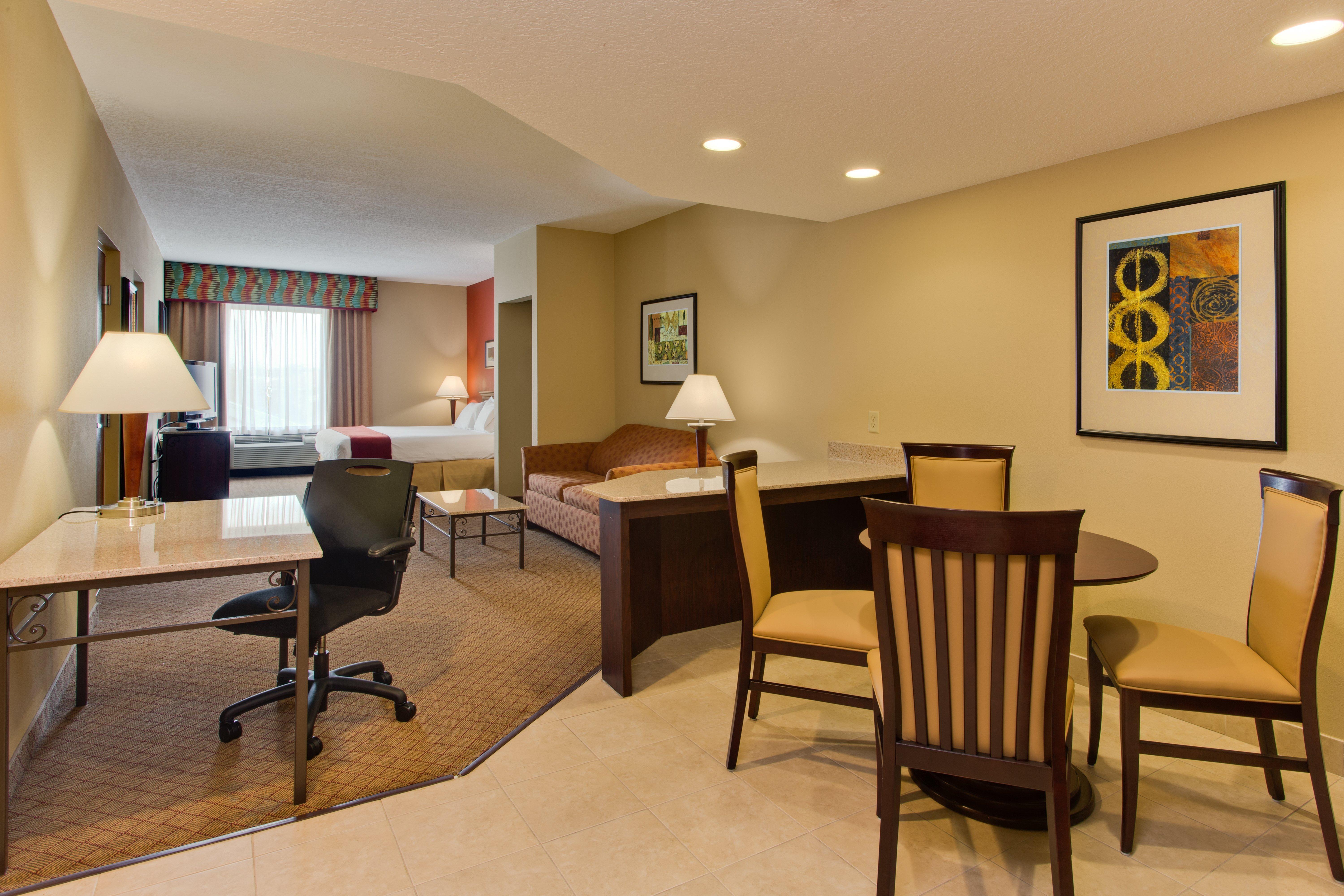 Holiday Inn Express Hotel & Suites Tampa-Oldsmar By Ihg Екстериор снимка