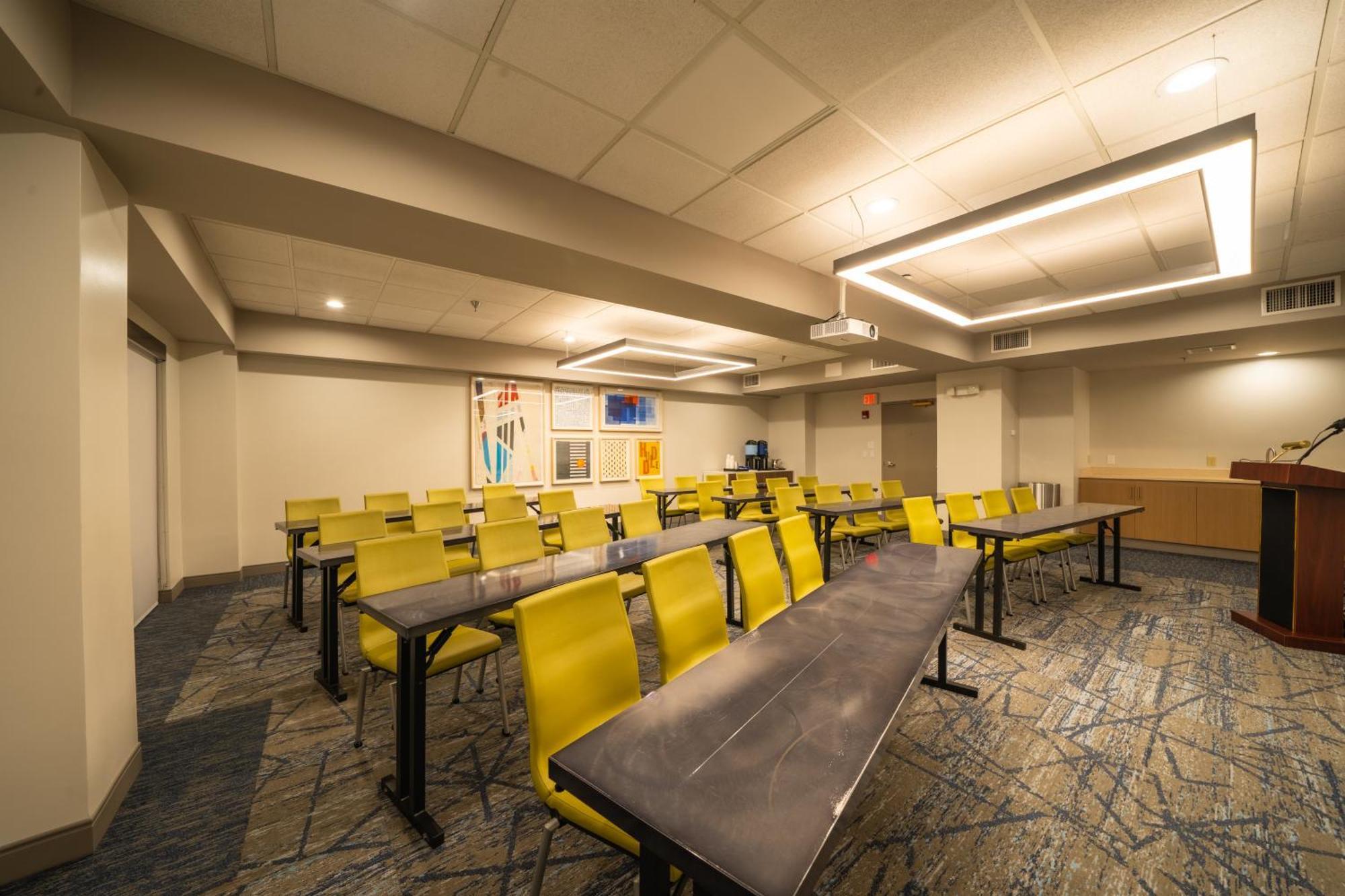 Holiday Inn Express Hotel & Suites Tampa-Oldsmar By Ihg Екстериор снимка