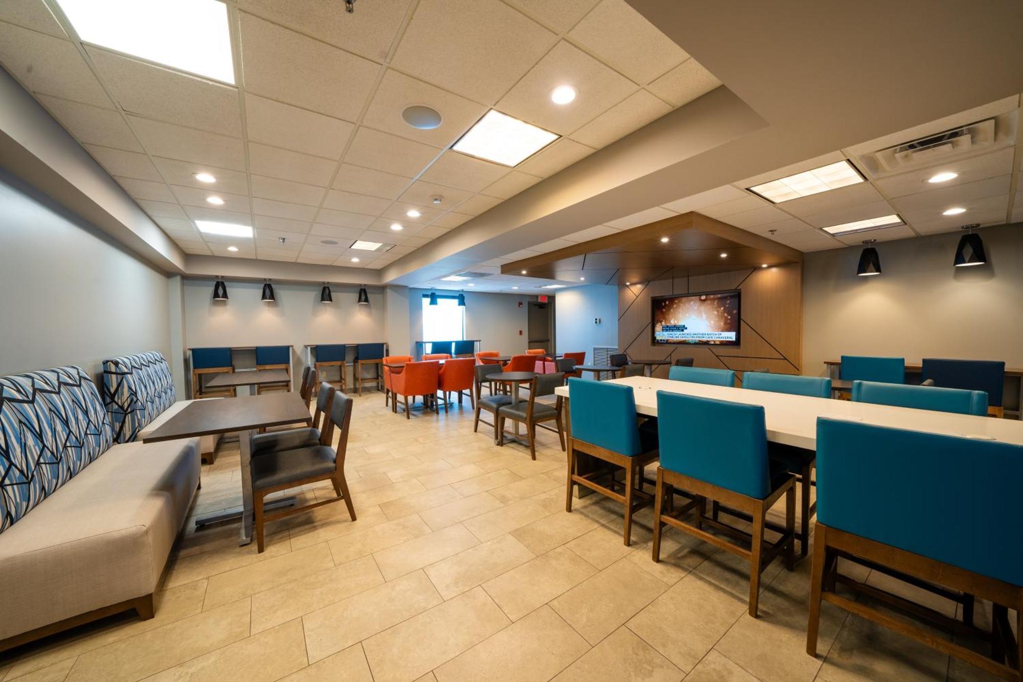 Holiday Inn Express Hotel & Suites Tampa-Oldsmar By Ihg Екстериор снимка